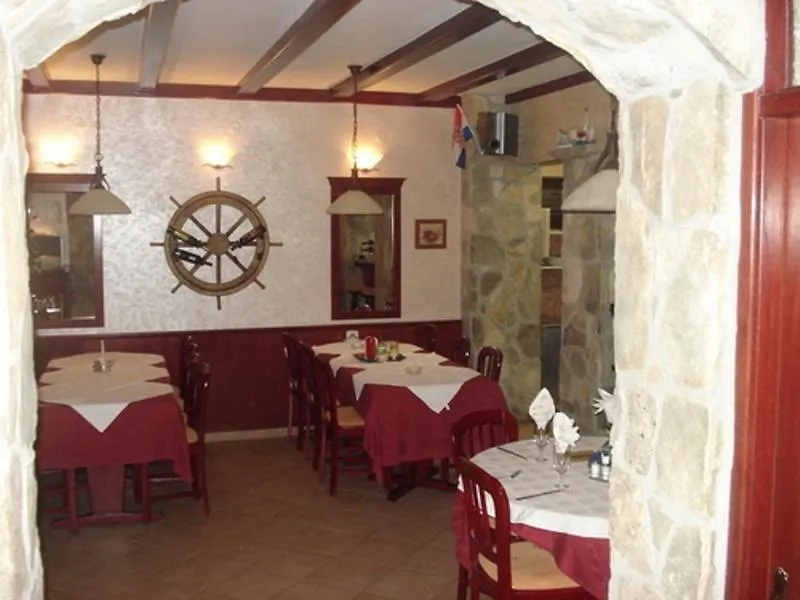 Hotel Pansion Marco Polo Petrčane 3*,