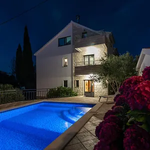 Apartament Maca & 
